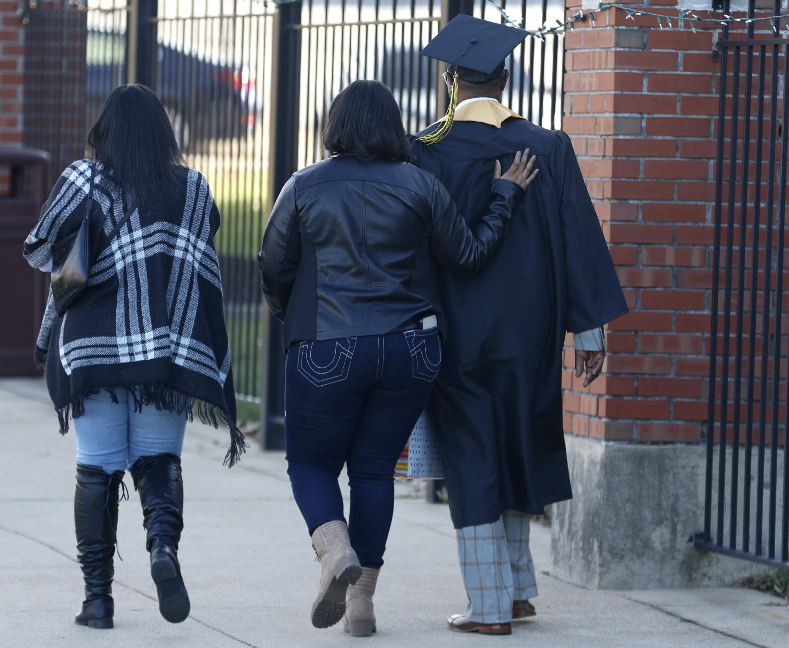 David Morris, 74, graduates from Harris-Stowe State University in ӣƵ